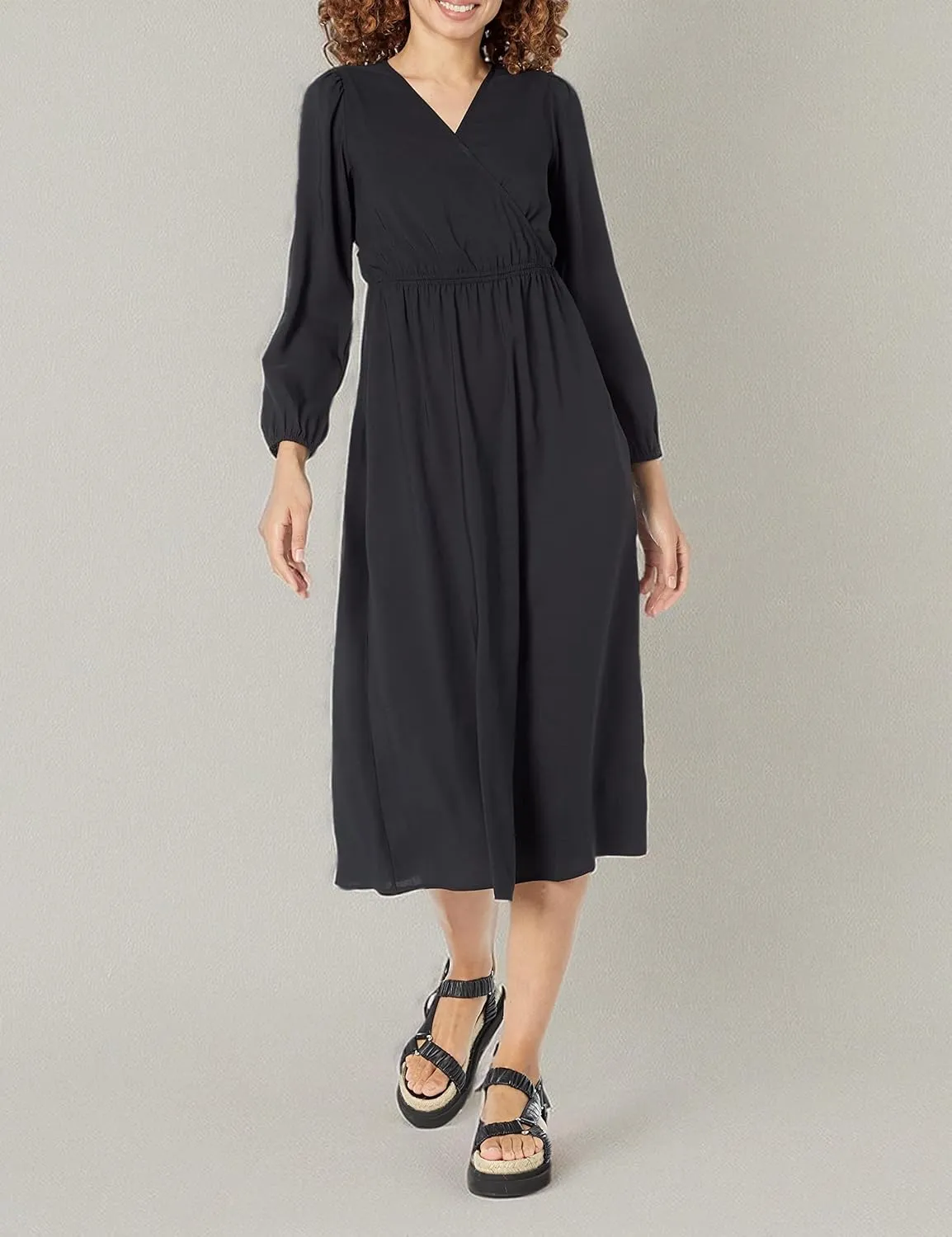 Amazon Essentials Women's Lightweight Georgette Long Sleeve V-Neck Midi Dress (Available in Plus Size)
