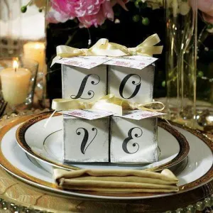 "LOVE" Cube Favor Boxes with Charming Aged Print (Pack of 1)